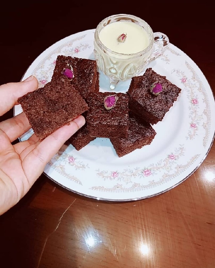 عکس کیک شکلاتی خوشمزه همراه باشیر وزعفران