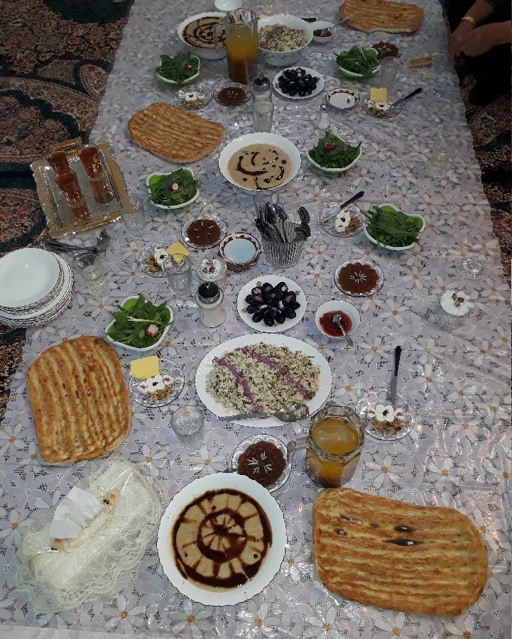 عکس سلام عزیزا نماز روز ه هاتون قبول باشه انشالله .این سفره  ی افطاری من ??