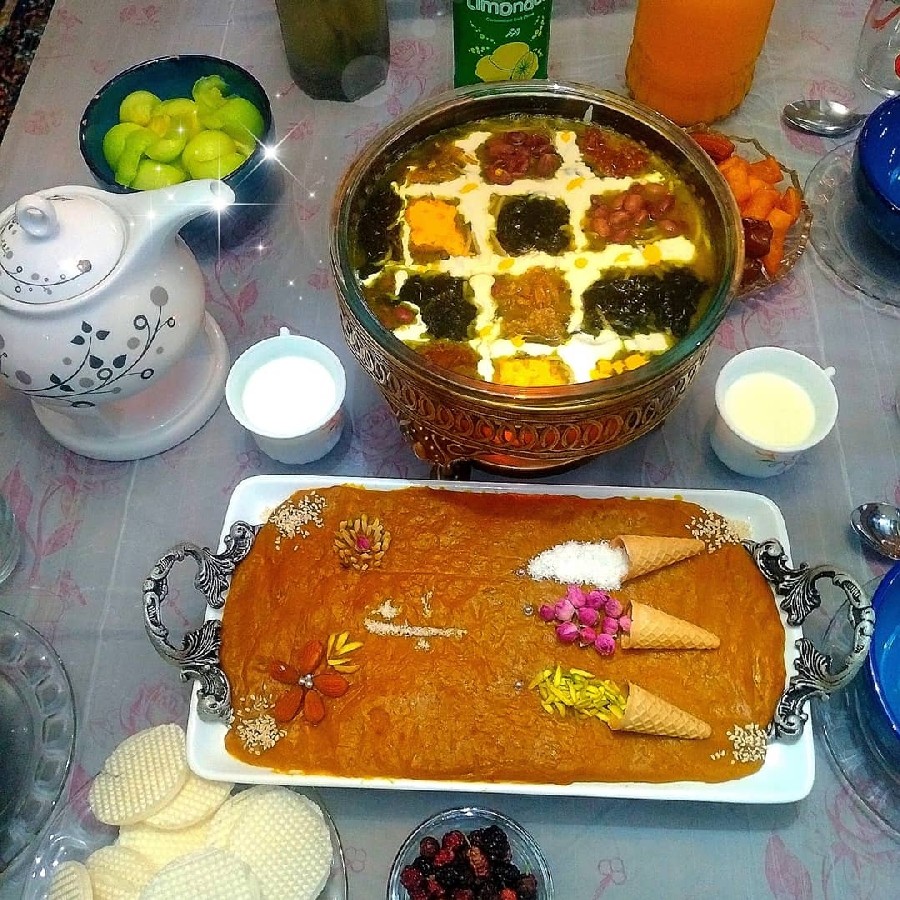 عکس افطاری (حلوا زعفرانی، آش رشته)