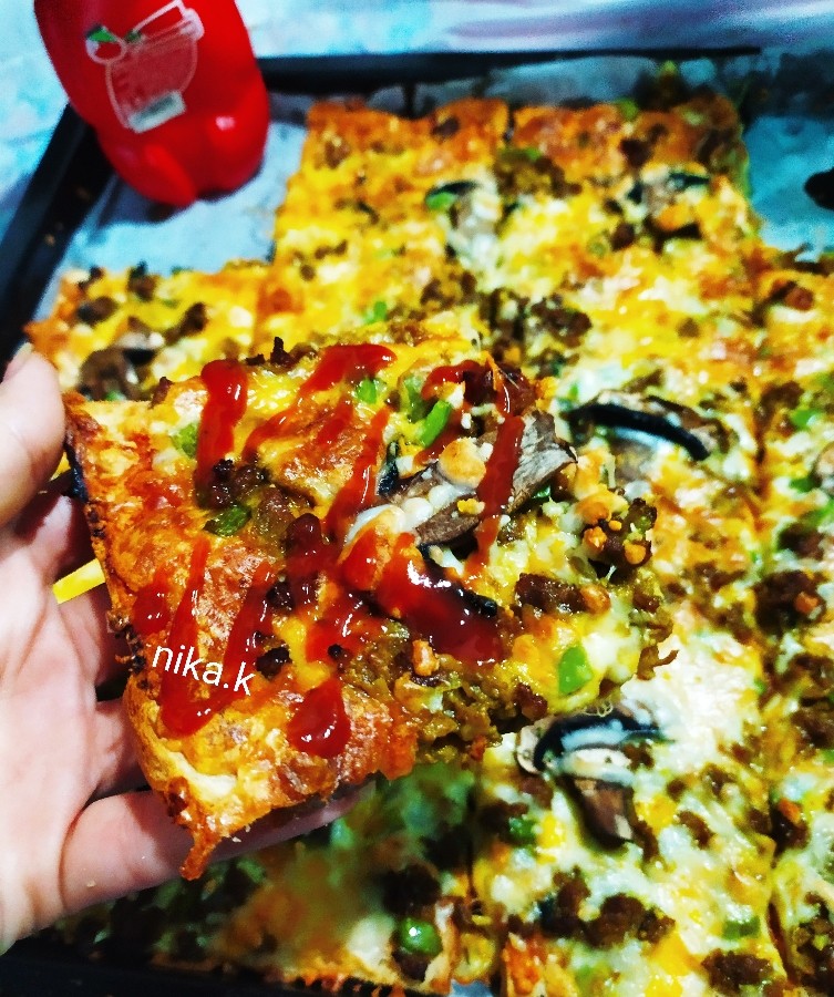 عکس پیتزا قارچ و گوشت                                          ورق بزنید لطفاً