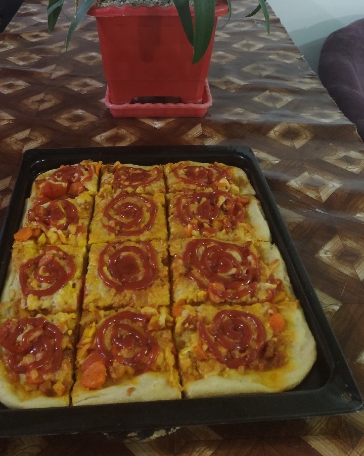 عکس پیتزا با خمیر معرکه