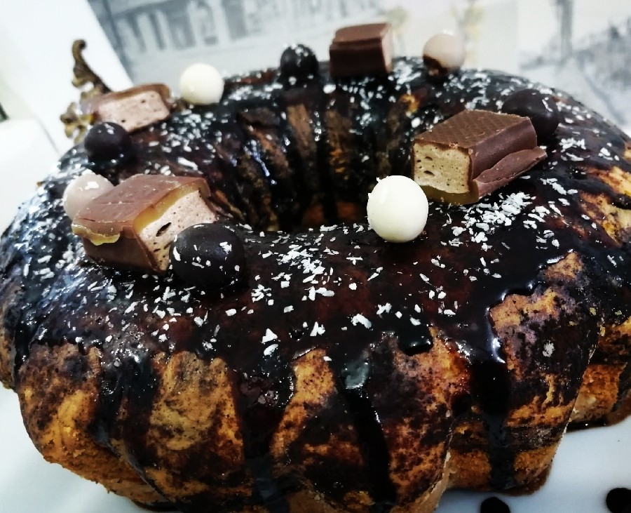 کیک وانیلی /سس شکلاتی#