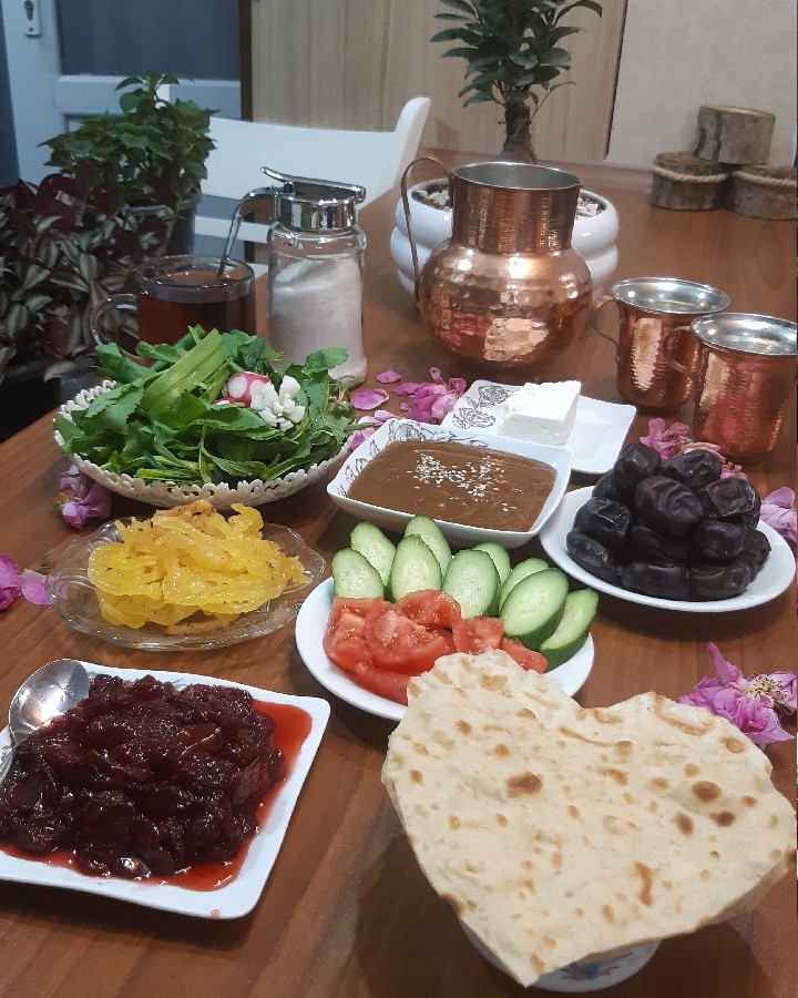 عکس آخرین افطاری رمضان ۹۹