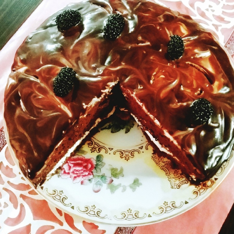 عکس کیک مرطوب شکلاتی مناسب خامه کشی
