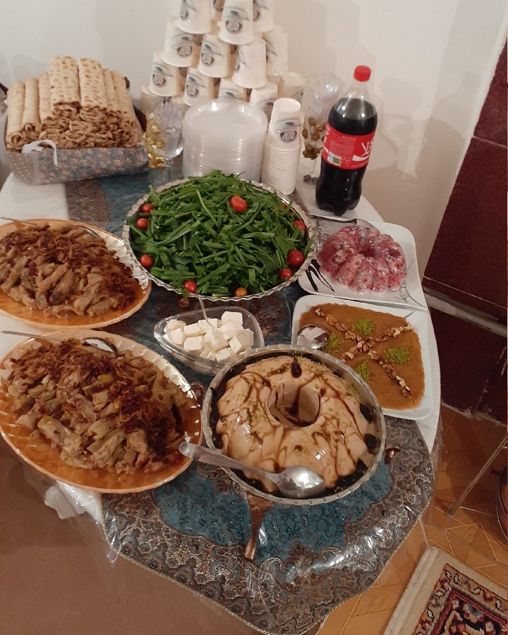 عکس دلمه کلم، دسر عربی ،ژله خرده شیشه،حلوا  تر،نون پنیر سبزی مهمونی عصرانه کوچیک من♥️