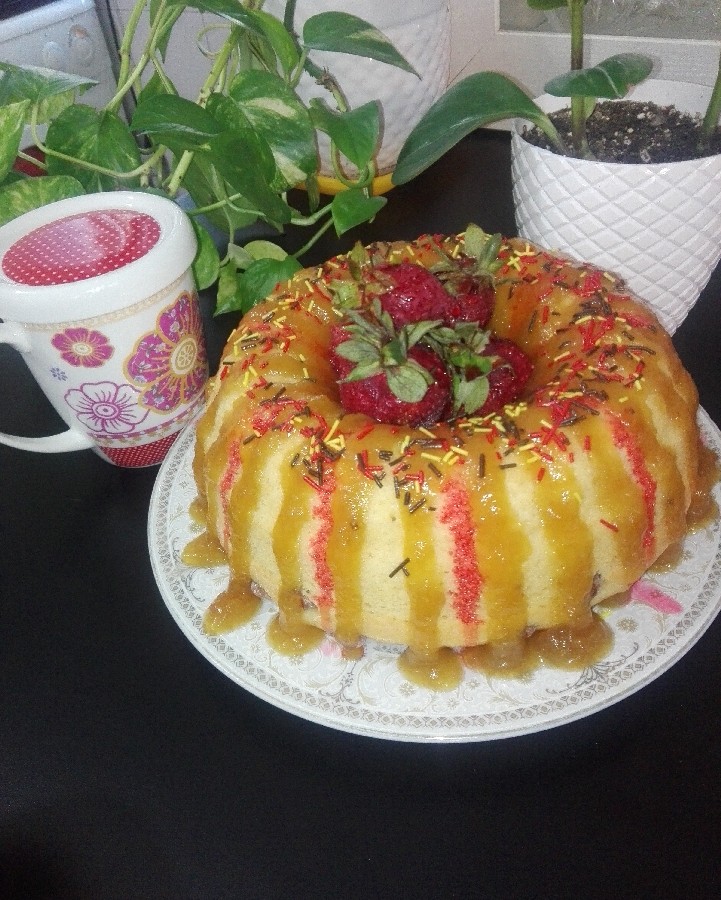 کیک ماست یه همراه مارمالاد زرد آلو و ژله ی سیب و موز 