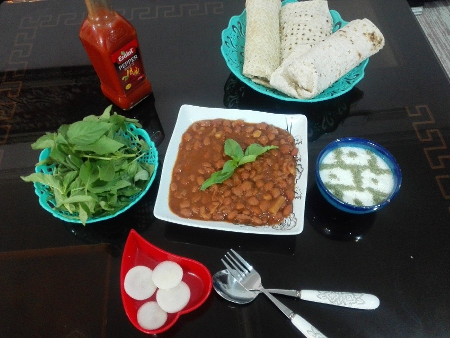 عکس اینم ناهارامروز ما خوراک لوبیا 