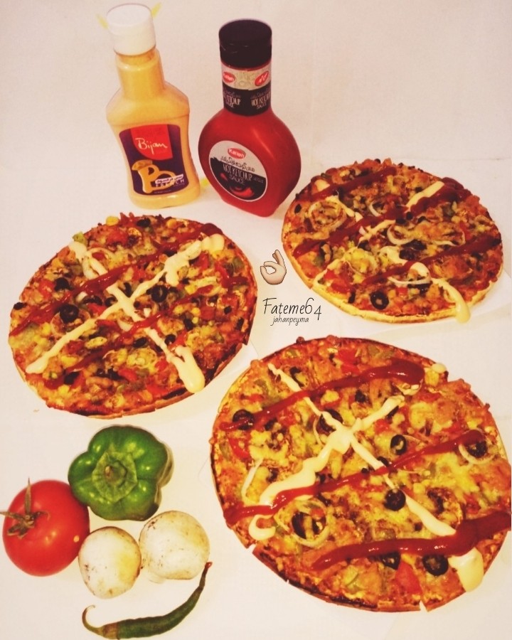 عکس پیتزا گوشت' قارچ' کالباس 