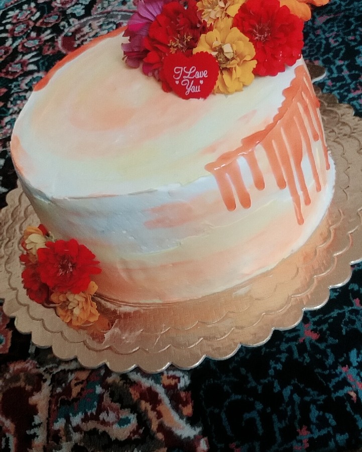 کیک تولد زن داداشم
با تزئین گل طبیعی