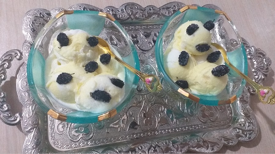 عکس بستنی وانیلی و زعفرانی