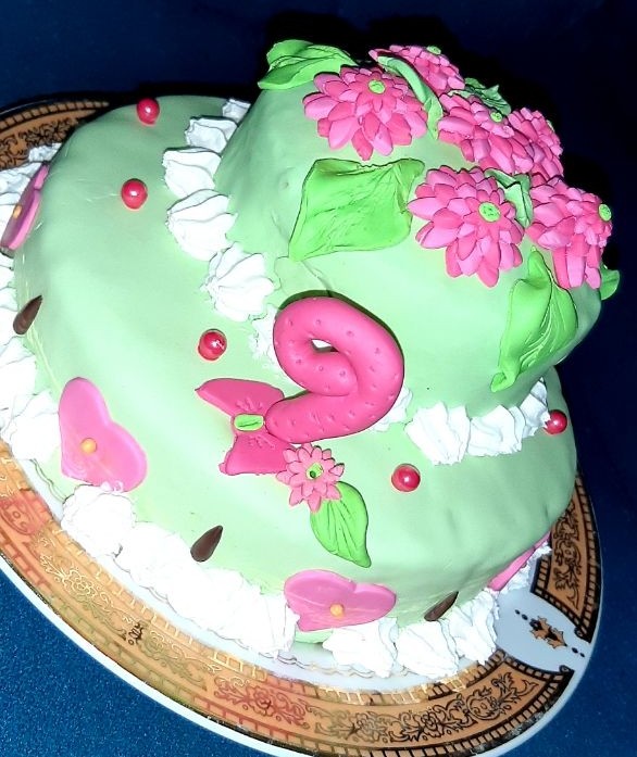 عکس اینم کیک 9ماهگی عشق خاله