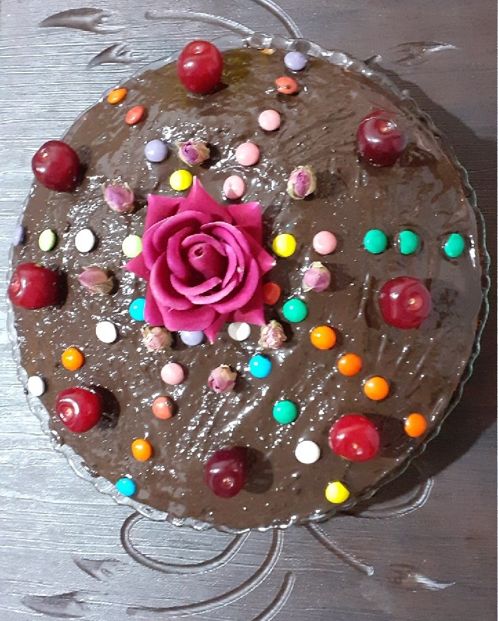 عکس کیک شکلاتی خودم پز. تجربه اولم بود ممنون از پاپیون