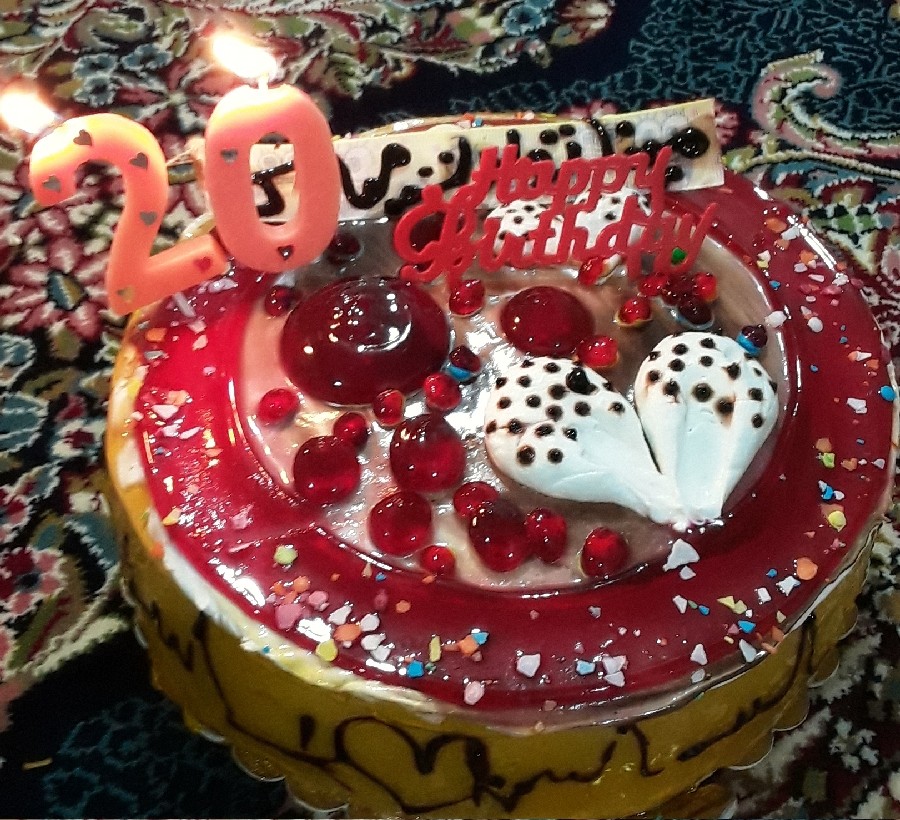 اینم کیک تولد ۲۰سالگیم
بفرمایید!!!.