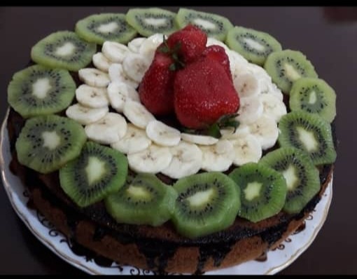 کیک با تزیین میوه