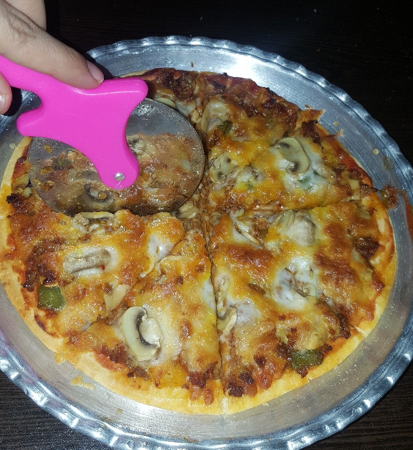 عکس پیتزا گوشت و قارچ ?