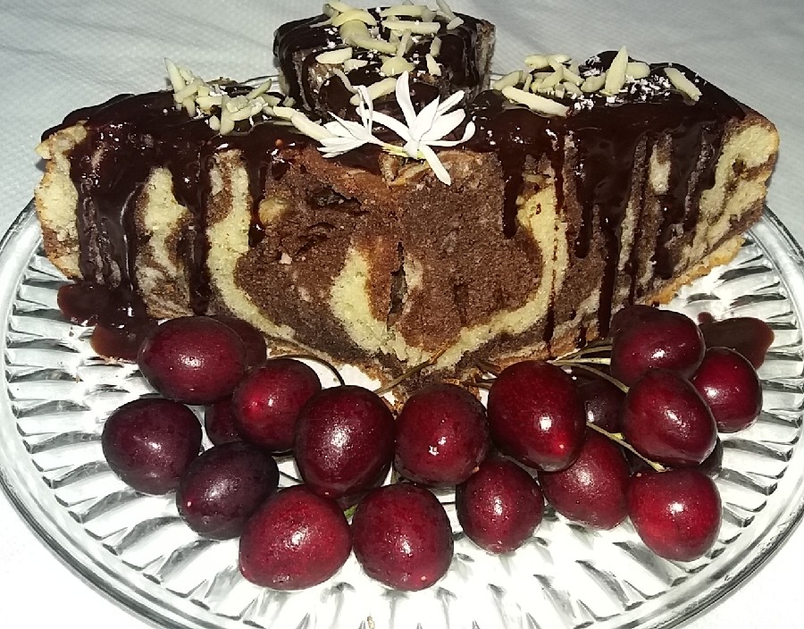 کیک زبرا با سس کاکائویی