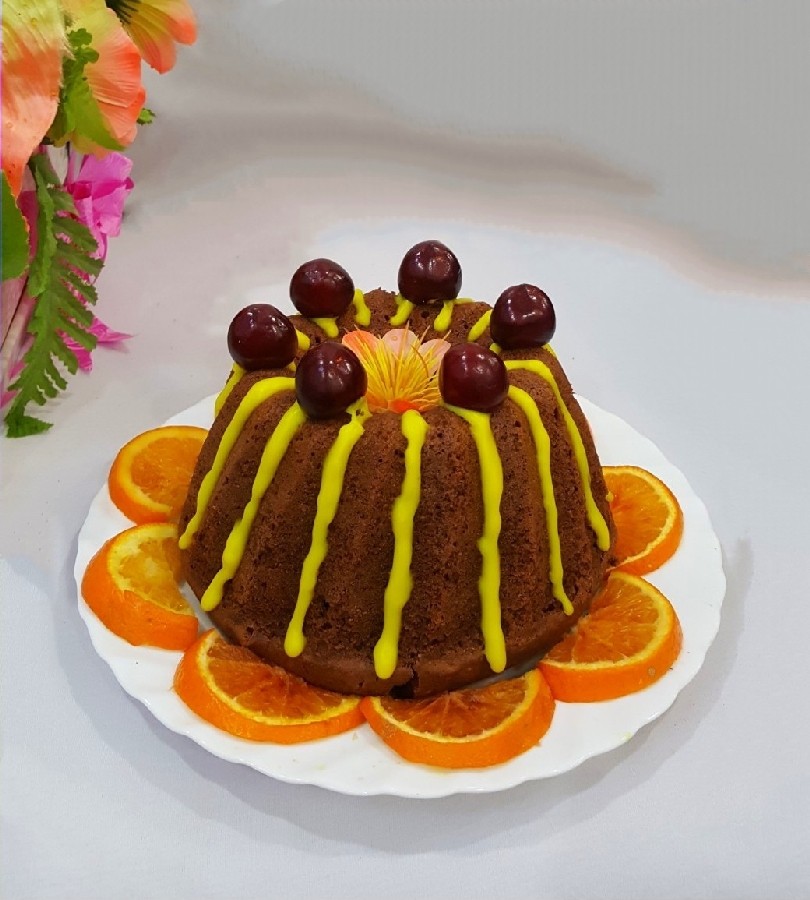 عکس کیک شکلاتی با کرم زعفرانی(لطفا ورق بزنید)