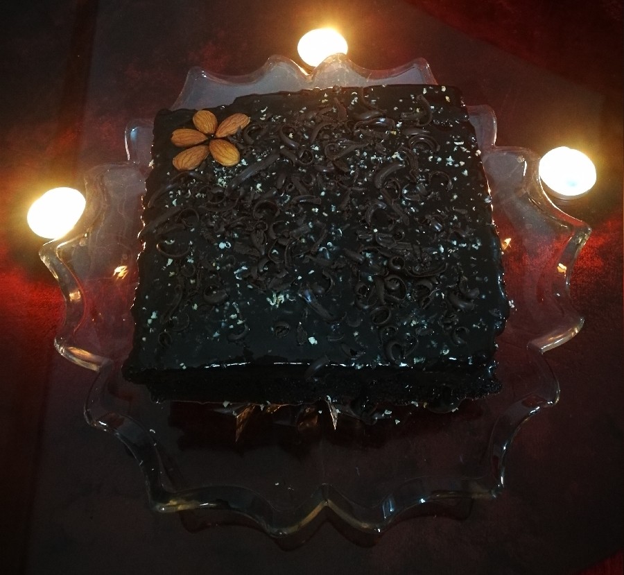 عکس کیک شکلاتی با رویه گاناش