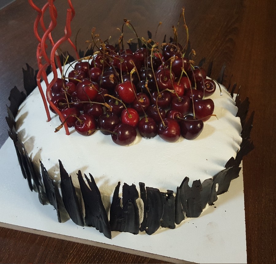 کیک جنگل سیاه (بلک فارست)