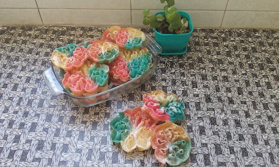 عکس نون پنجره ای رنگی