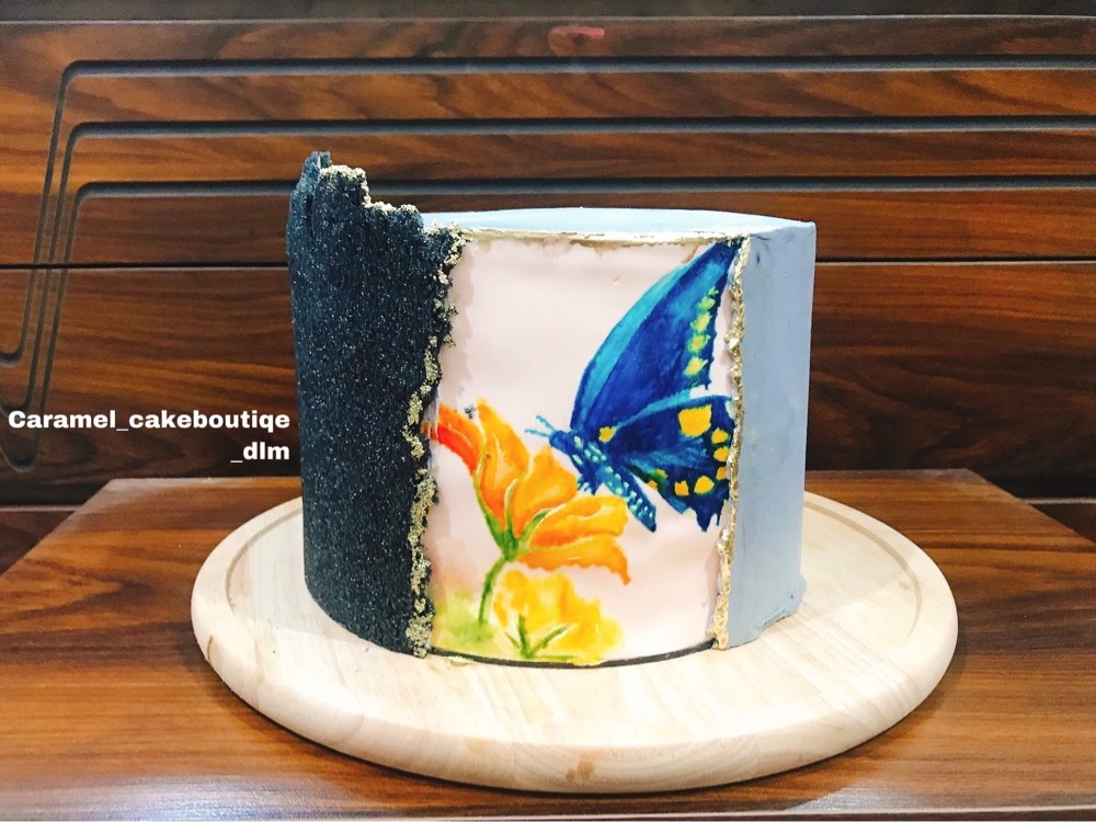 عکس کیک خامه ای با تکنیک نقاشی روی فوندانت