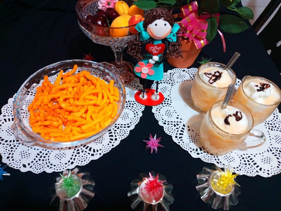 عکس اسموتی طالبی با بستنی☝️