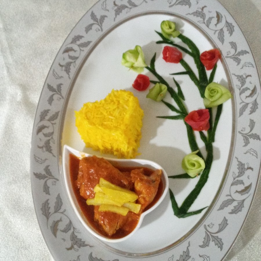 عکس برنج زعفرونی با مرغ  مجلسی 