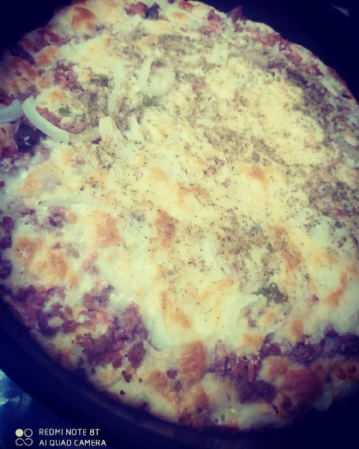 پـیـتـزا سـوسـیـسـ