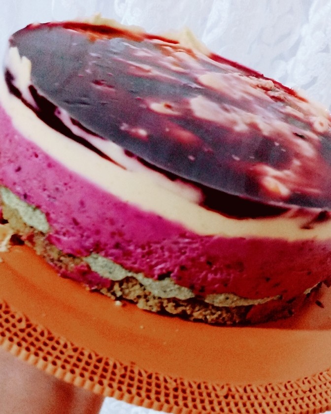 عکس اینم از کیک شفق من
وای عاشقشم