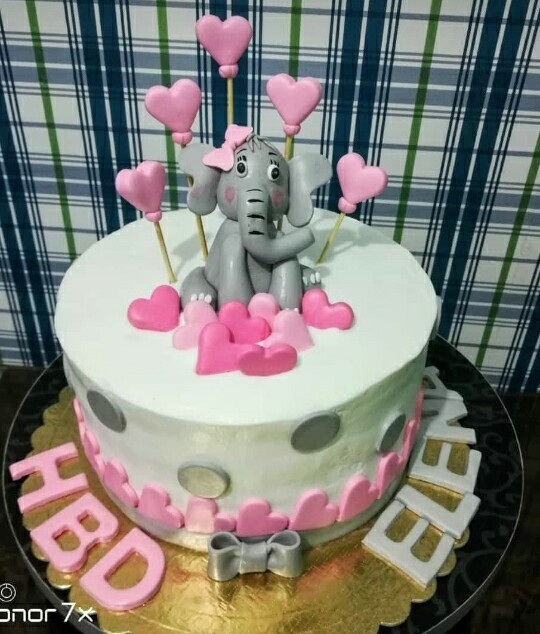 کیک تولد با تزیین فوندانت اون فیل گوگولی کار دست خودمه