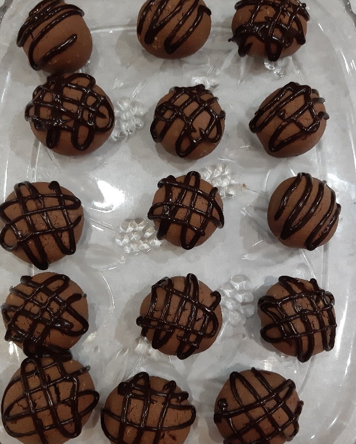 عکس کوکی شکلاتی با مغز نارگیل