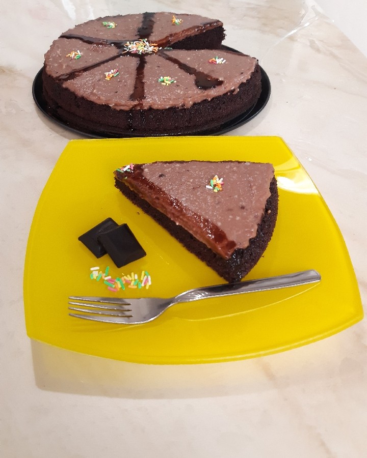 کیک شکلاتی با کرم پاتیسر