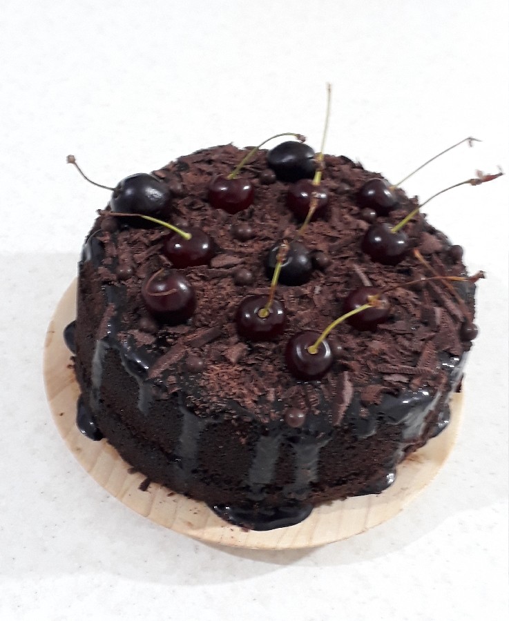 عکس کیک شکلاتی با سس گاناش
