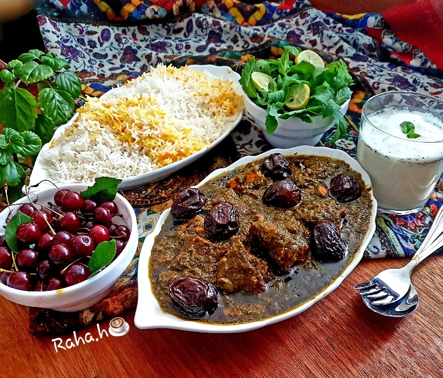 عکس خورشت الو اسفناج