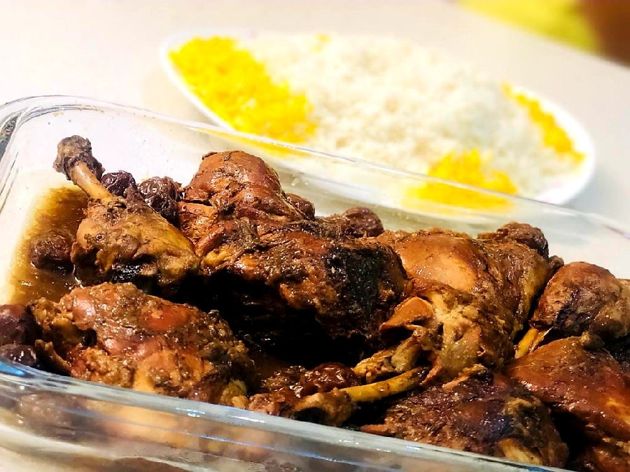 عکس خورش مرغ و آلوچه با رب انار