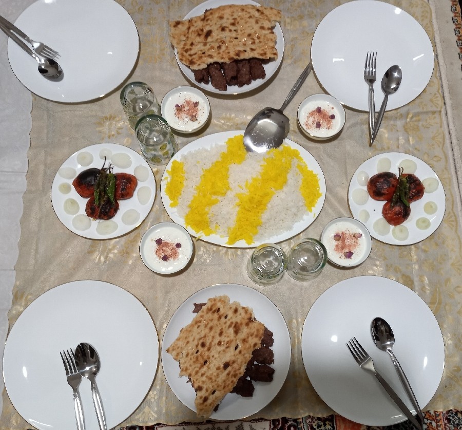 عکس شام امشب درکنار مادرشوهر و پدر شوهر عزیزم