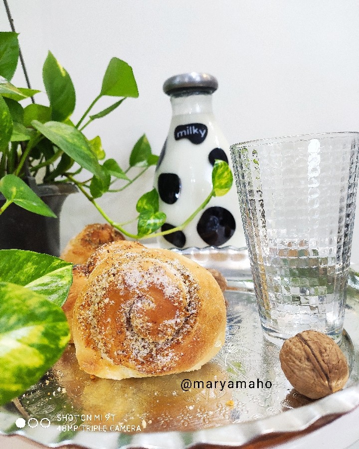 عکس نان رول دارچینی گردویی