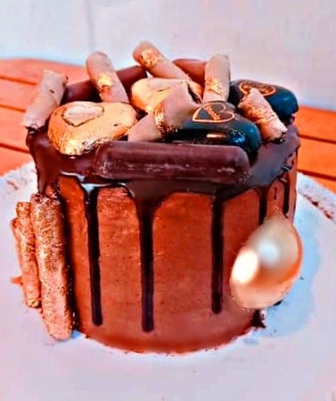عکس کیک شکلاتی کار آجی پوران