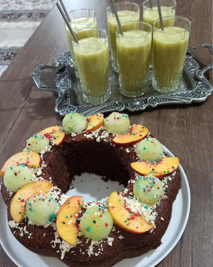 عکس کیک شکلاتی میوه ای و اسموتی طالبی