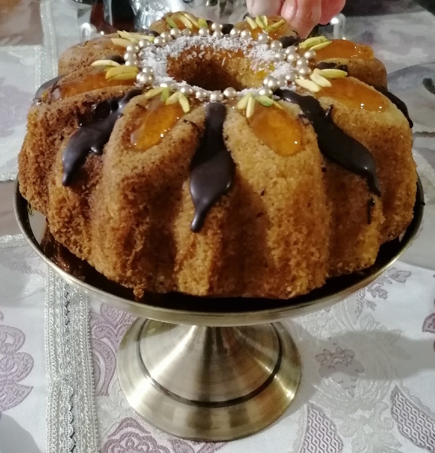 عکس کیک زعفرانی نارگیلی