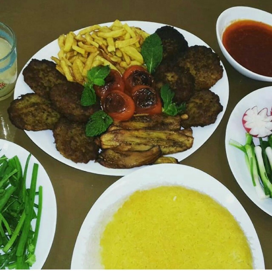 عکس تزیین کتلت بادمجان با برنج زعفرانی
لطفا از کانال آشپزیم دیدن فرمایید ممنون
t.me/aspazi_elham