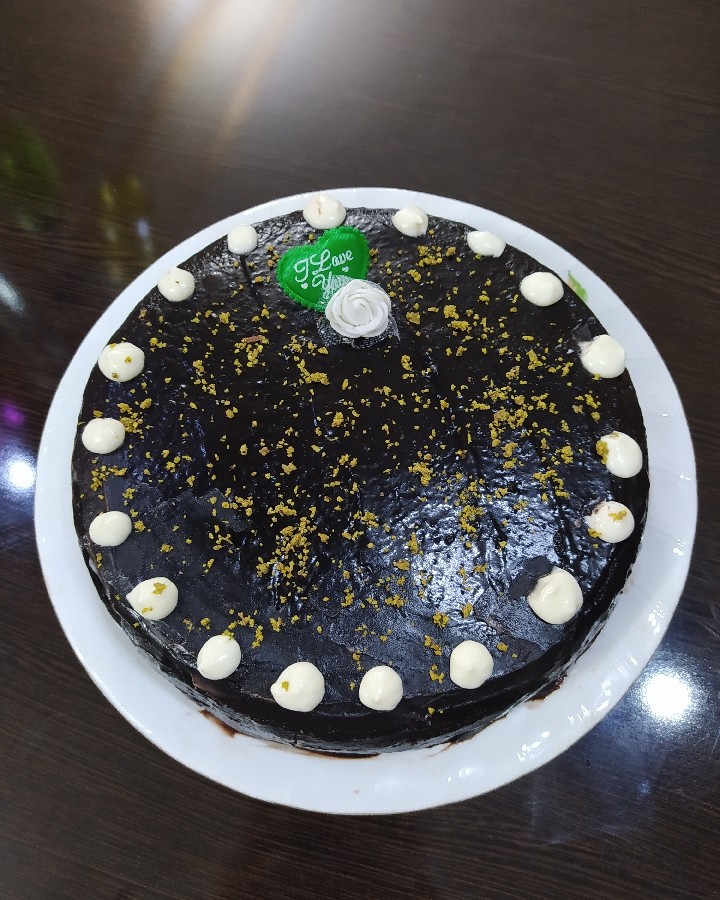 کیک خیس زعفرونی با رویه گاناش