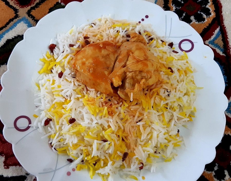 زرشک پلو با مرغ ، سالاد شیرازی