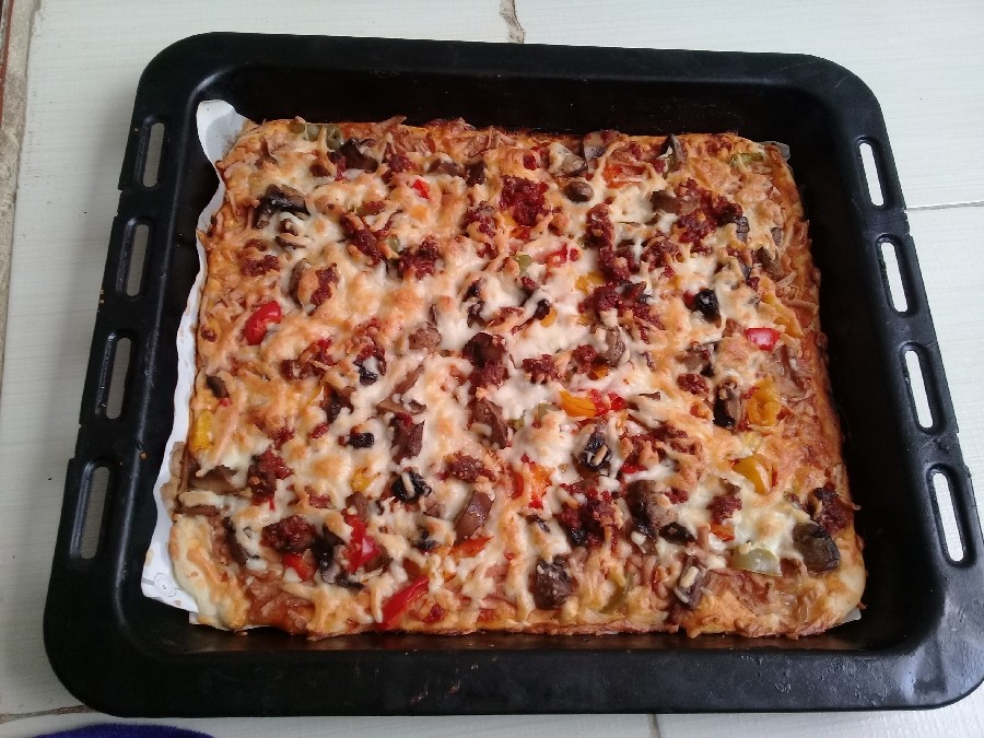 عکس پیتزا  خودم پز با خمیر جادویی  