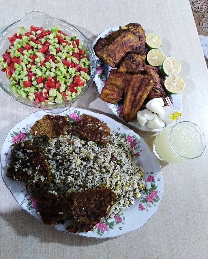 عکس #ماهی سرخ شده و پلو سبزی باقلا#با برنج معطر محلی شوشتر#وسالاد شيرازي ومخلفات#