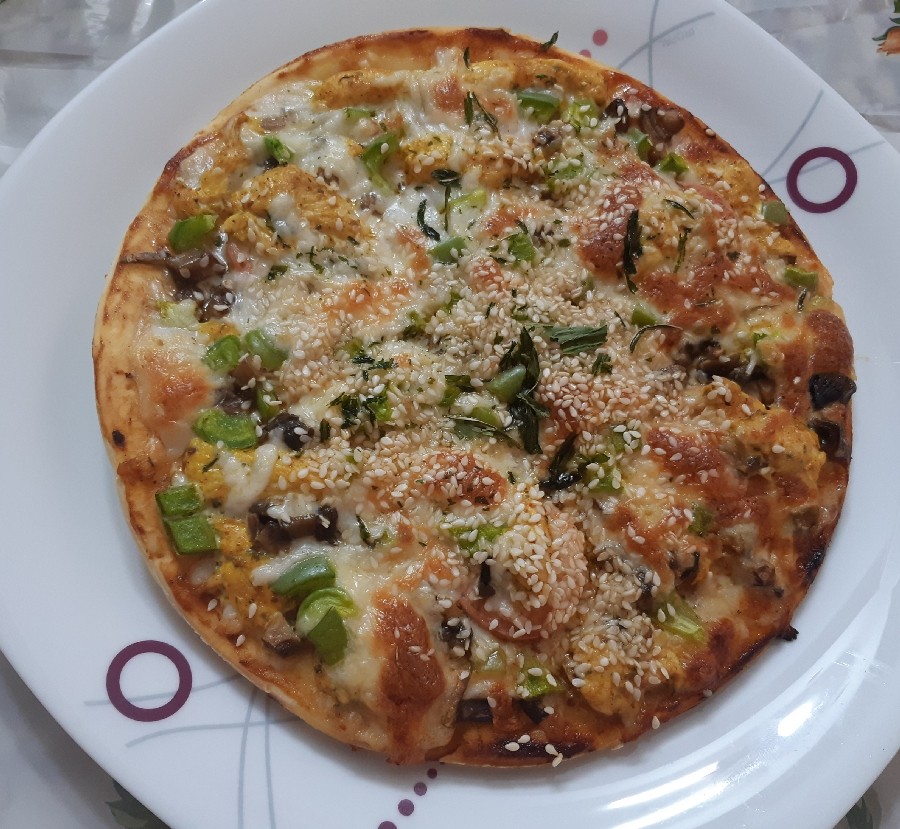پیتزا فیله مرغ با سبزیجات