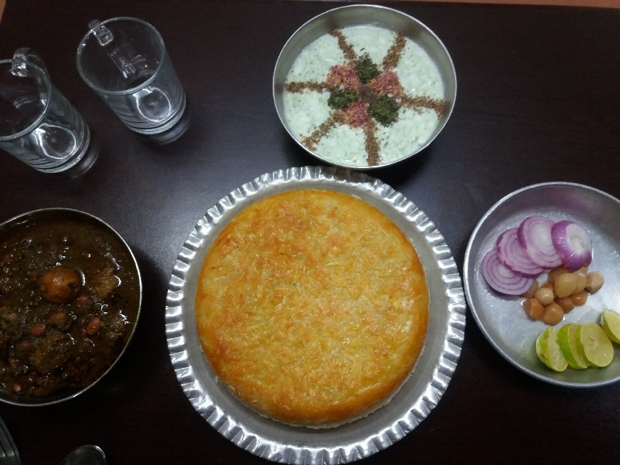 عکس قرمه سبزی با گوشت قلقلی ...خیارماست ...