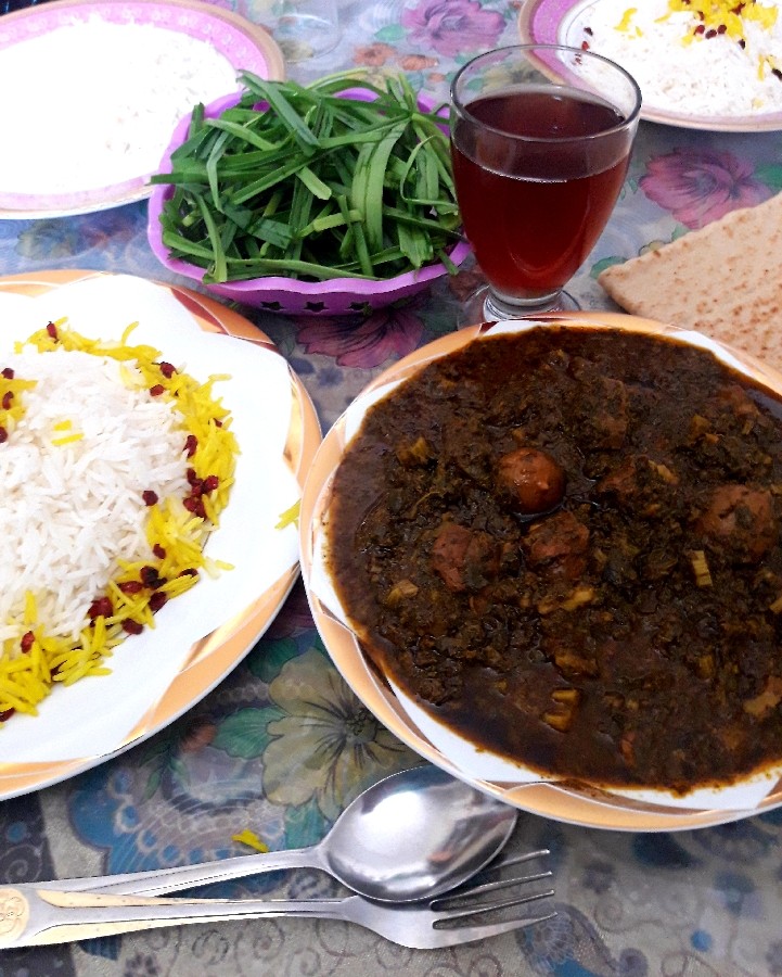 خورش کرفس
لطفا ورق بزنید