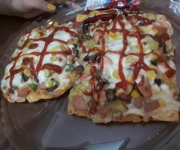 عکس پیتزا با خمیر خودم پز