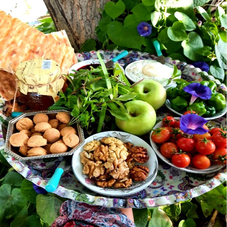 عکس بفرمایید صبحونه باغ بابایی